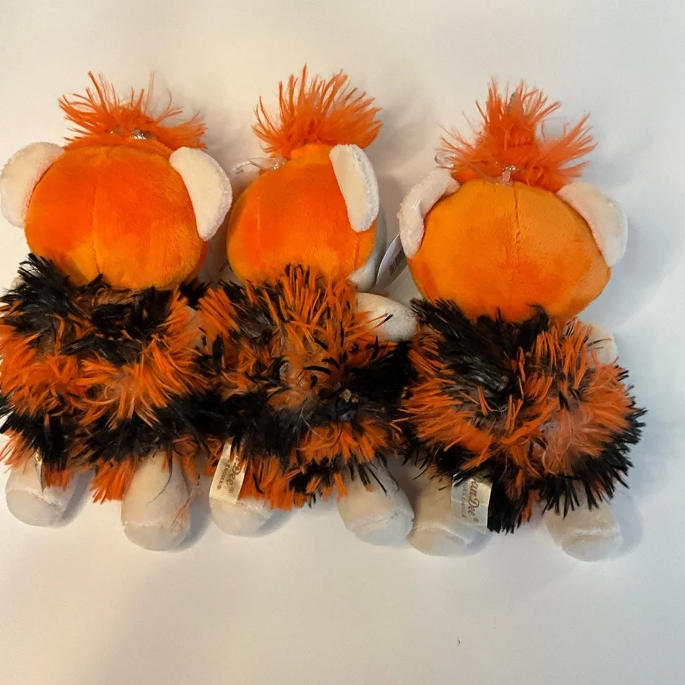 Three Halloween stuffed bears - Picture 2 of 3